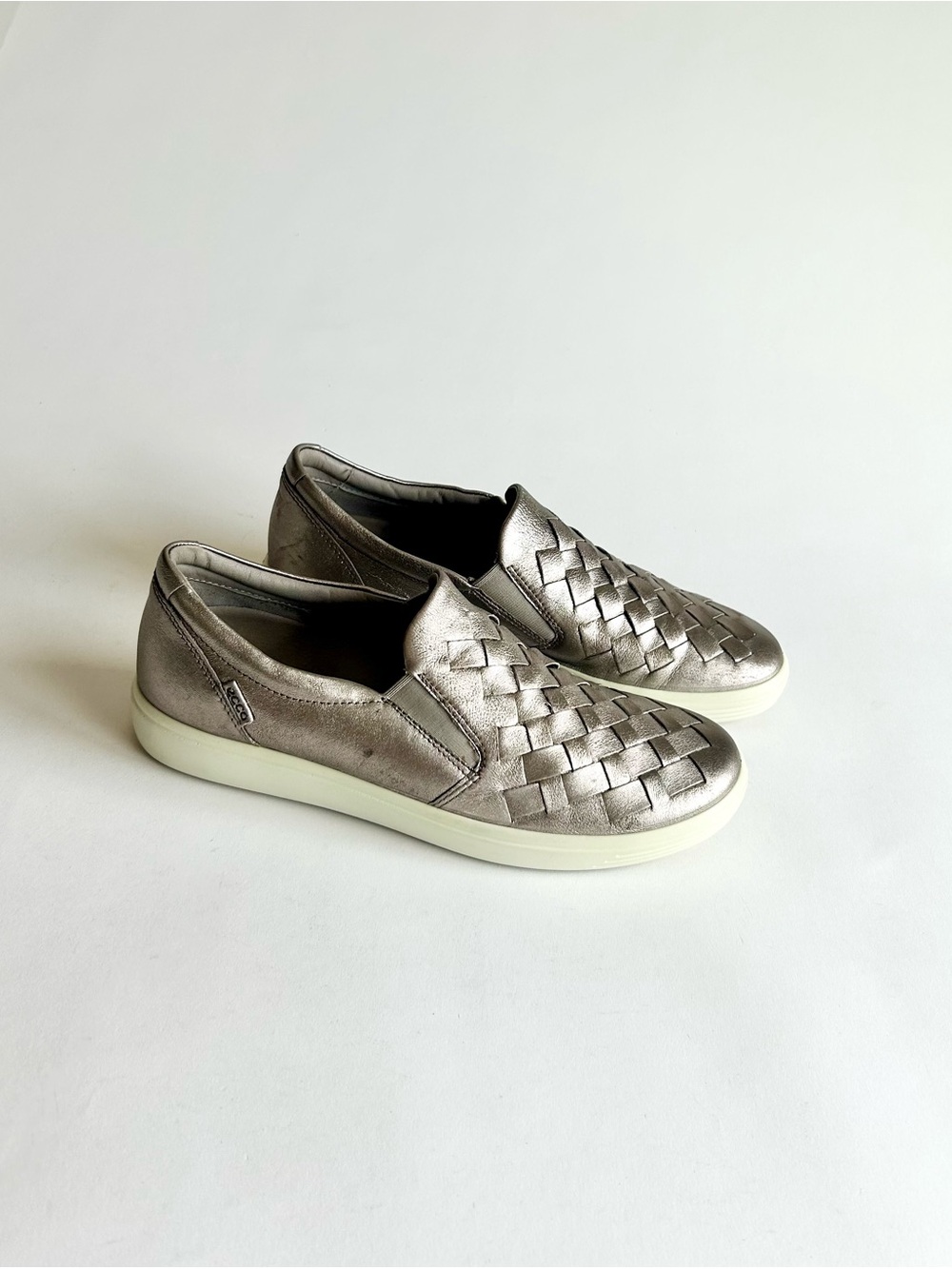 Ecco Gold Silver Leather Weaving Rubber Outsole Low Top Sneakers size 9